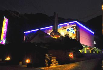 Hotel Joy (Love Hotel) has Smoking rooms