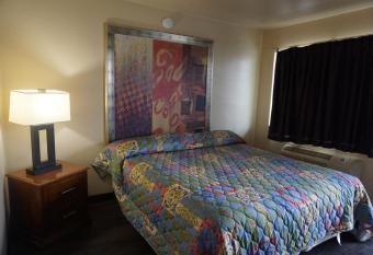 Econo Lodge San Antonio Northeast I-35 has Smoking rooms