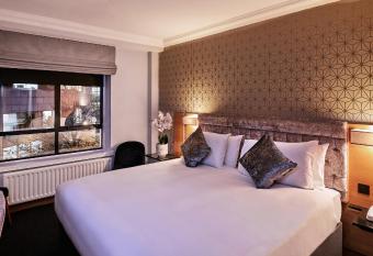 Handel s Hotel allows 18 year olds to book a room