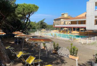 Hotel Paradiso Verde allows 18 year olds to book a room