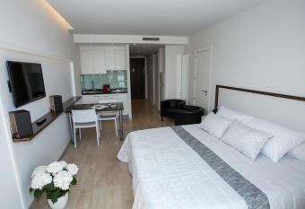 ApartHotel Playa Oliva has Balcony rooms