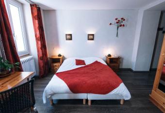 Chalet de Lanza has Balcony rooms