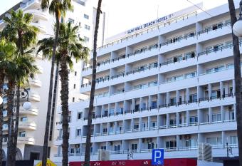 Sun Hall Beach Hotel Apartments allows 18 year olds to book a room