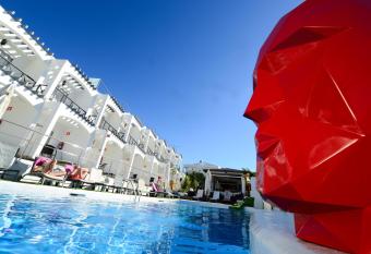 Vista Bonita - Gay and Lesbian Only Resort allows 18 year olds to book a room