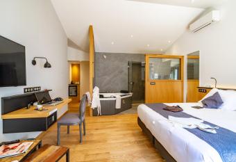 H  tel Ile de R   has Balcony rooms