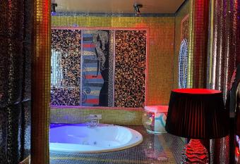 Lida Hotel allows 18 year olds to book a room