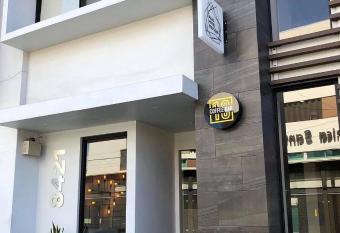 Alou Hotel Boutique allows 18 year olds to book a room