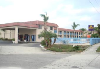 Westmont Inn - Lakeland has Smoking rooms