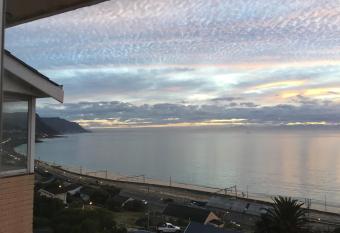 SIMONSBERG allows 18 year olds to book a room