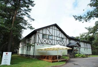 J  gerhof allows 18 year olds to book a room