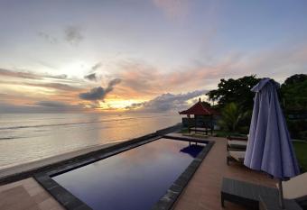 Cave Beach Bungalow has Balcony rooms