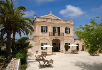 Alcaufar Vell Hotel Rural & Restaurant allows 18 year olds to book a room