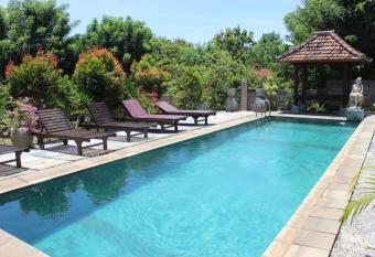 Paranyogan Homestay allows 18 year olds to book a room