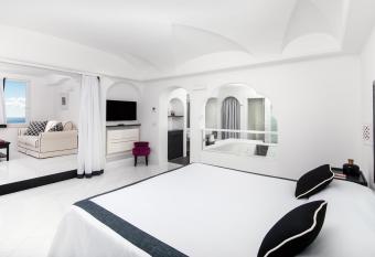 Hotel Mamela has Balcony rooms