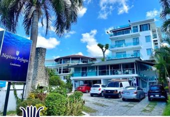 Hotel Neptuno Refugio allows 18 year olds to book a room