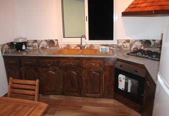 les cases pr  s du lac has Balcony rooms