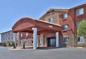 Holiday Inn Express Santa Rosa has rooms with a private hot tub