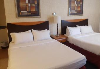 Cedar Park Inn has rooms with a private hot tub