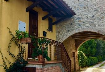 La casina nel Borgo has Balcony rooms