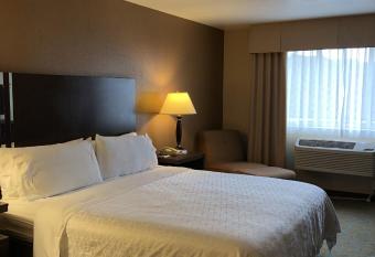 Holiday Inn Express Winnemucca allows 18 year olds to book a room