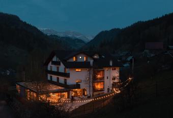 Pension Conacul Vanatorului has Balcony rooms