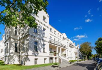 Jantar Hotel & SPA by Zdrojowa allows 18 year olds to book a room