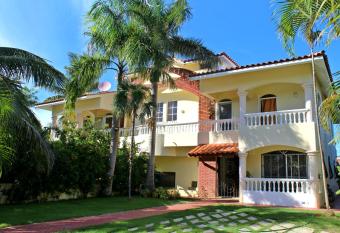 Sweet Home Punta Cana Guest House - VILLA Q15A allows 18 year olds to book a room