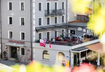 Hotel De Londres allows 18 year olds to book a room