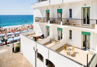 Hotel Ligure allows 18 year olds to book a room