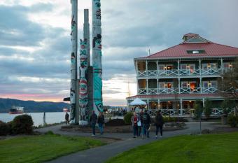 McMenamins Kalama Harbor Lodge allows 18 year olds to book a room