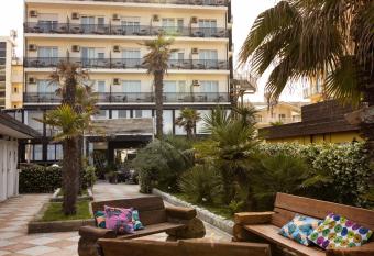 Hotel Constellation has Balcony rooms