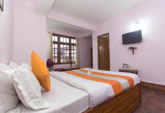 OYO 10883 Pema Thang Residency allows 18 year olds to book a room