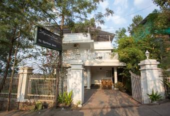 OYO Flagship Hotel Silver Nest allows 18 year olds to book a room