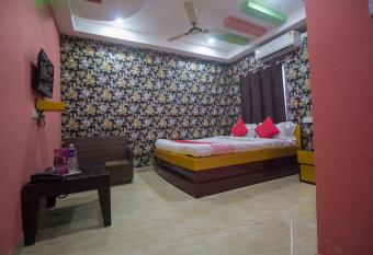 Super OYO Smriti Guest House allows 18 year olds to book a room