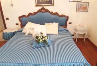 Raffinato attico vicino al mare con solarium Lido di Camaiore has Balcony rooms