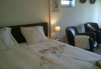 Het Zeeuwsverblijf allows 18 year olds to book a room