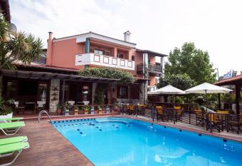 Ammon Garden Hotel allows 18 year olds to book a room