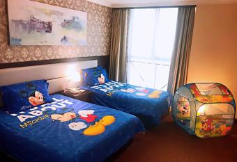 Magnificent International Hotel has rooms with a private hot tub