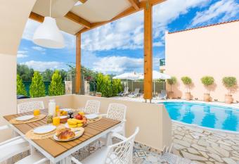 Seaside Villa Konaki has Balcony rooms