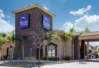 Sleep Inn and Suites Bakersfield North allows 18 year olds to book a room