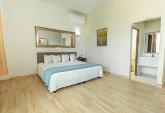 Hotel Plaza del Arco Express allows 18 year olds to book a room