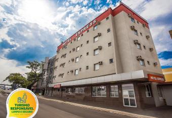 Hotel Express Canoas allows 18 year olds to book a room