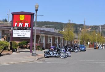 Golden Lion Motel has Balcony rooms