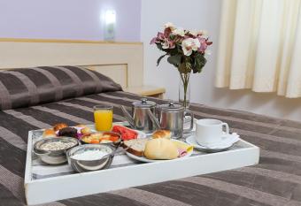 Hotel Su  rez S  o Leopoldo allows 18 year olds to book a room