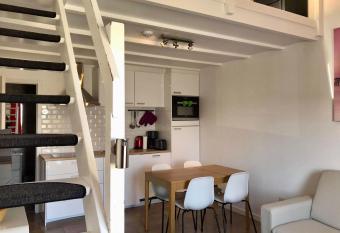 Melroce Holiday Cottage 5504 has Balcony rooms