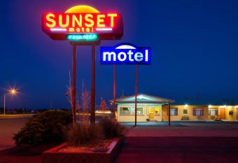 Sunset Motel Moriarty has Balcony rooms