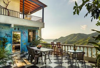 Casa Blanca - Taganga has Smoking/Balcony rooms