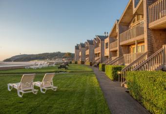 Schooner's Cove Inn has Balcony rooms
