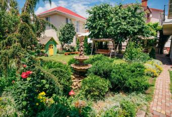 Guest house VadLen has Balcony rooms