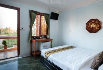 Scodo has Smoking/Balcony rooms